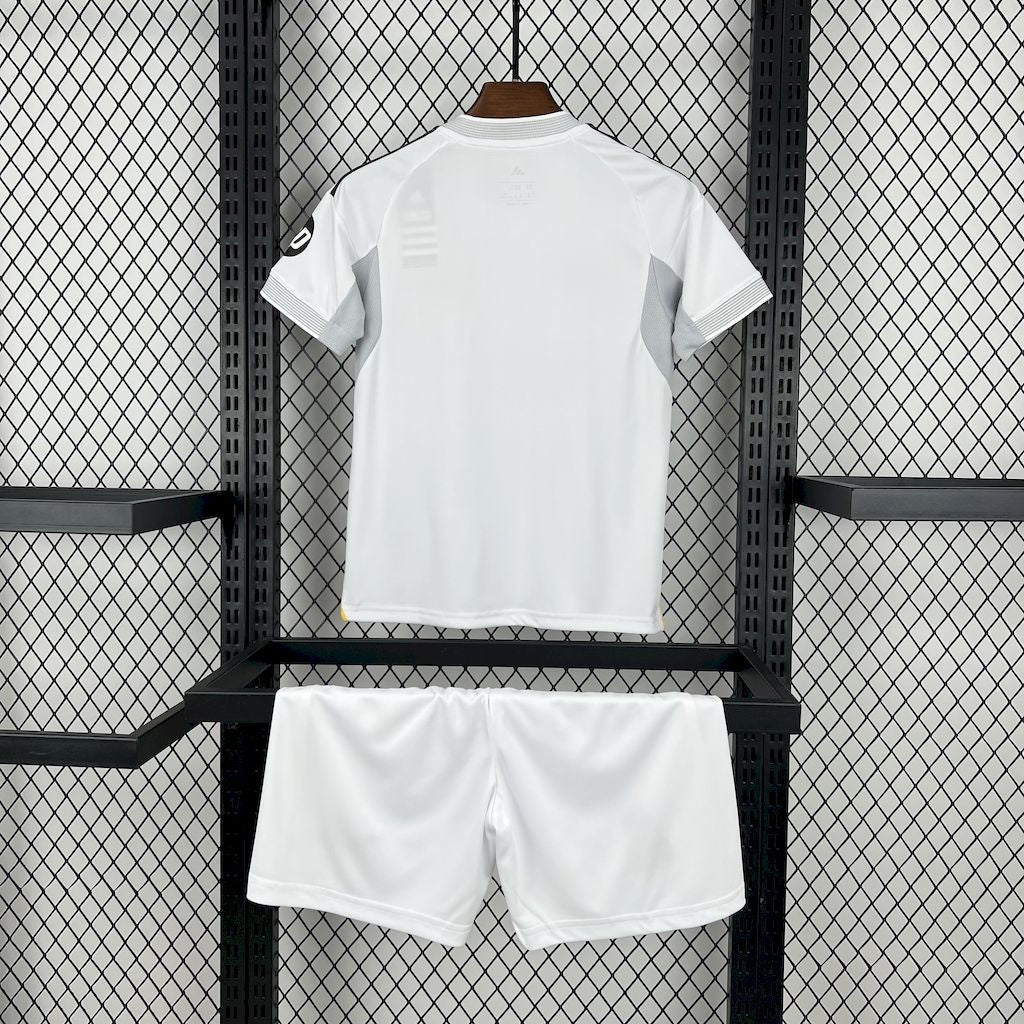 Kit Infantil do Real Madrid Titular 2025/2026