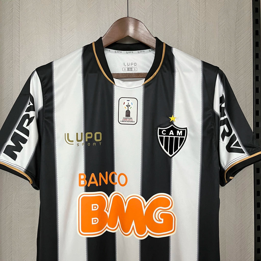 Camisa Retrô do Atlético Mineiro Titular 'Ronaldinho 10 + Patch Libertadores" 2013