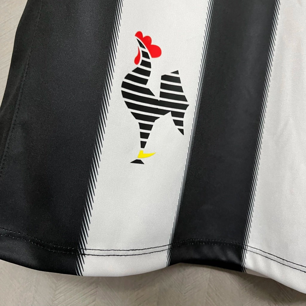 Camisa Retrô do Atlético Mineiro Titular 'Ronaldinho 10 + Patch Libertadores" 2013