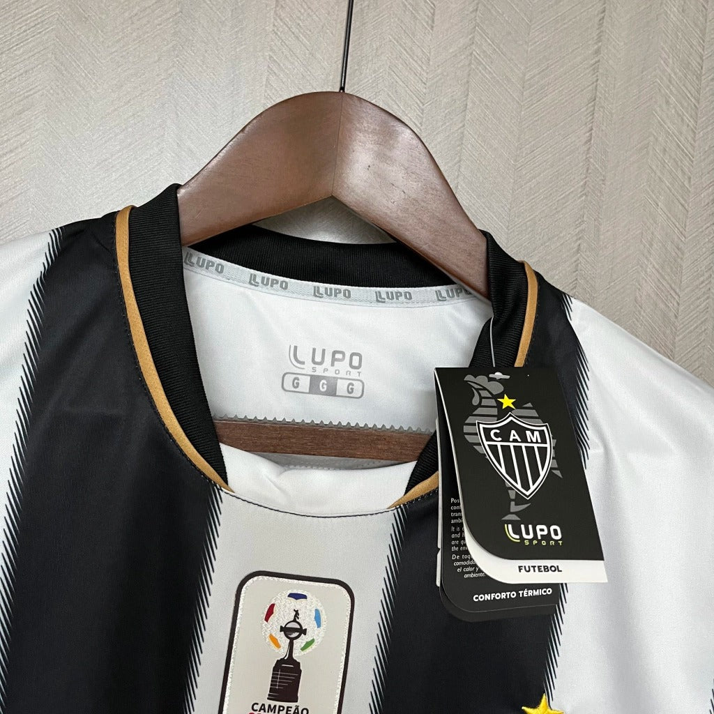 Camisa Retrô do Atlético Mineiro Titular 'Ronaldinho 10 + Patch Libertadores" 2013