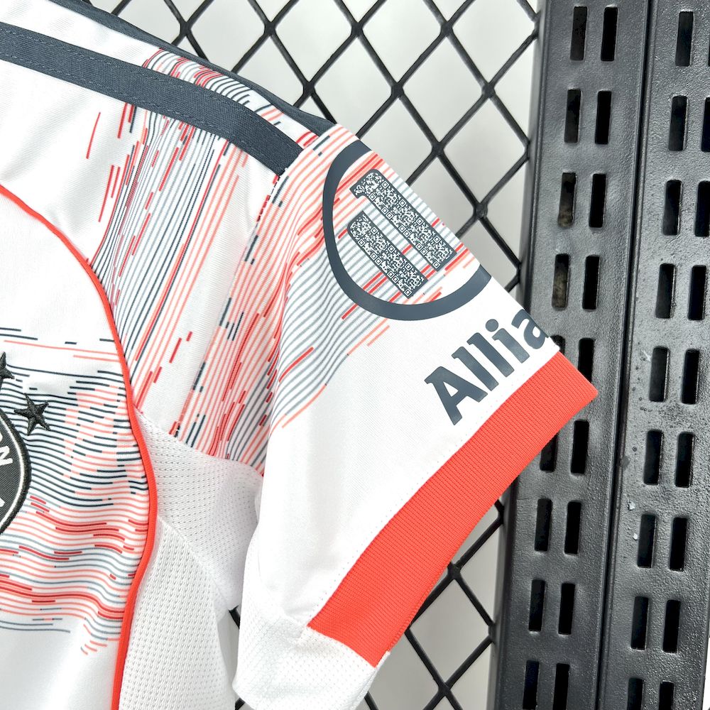 Kit Infantil do Bayern de Munique Reserva 2025/2026