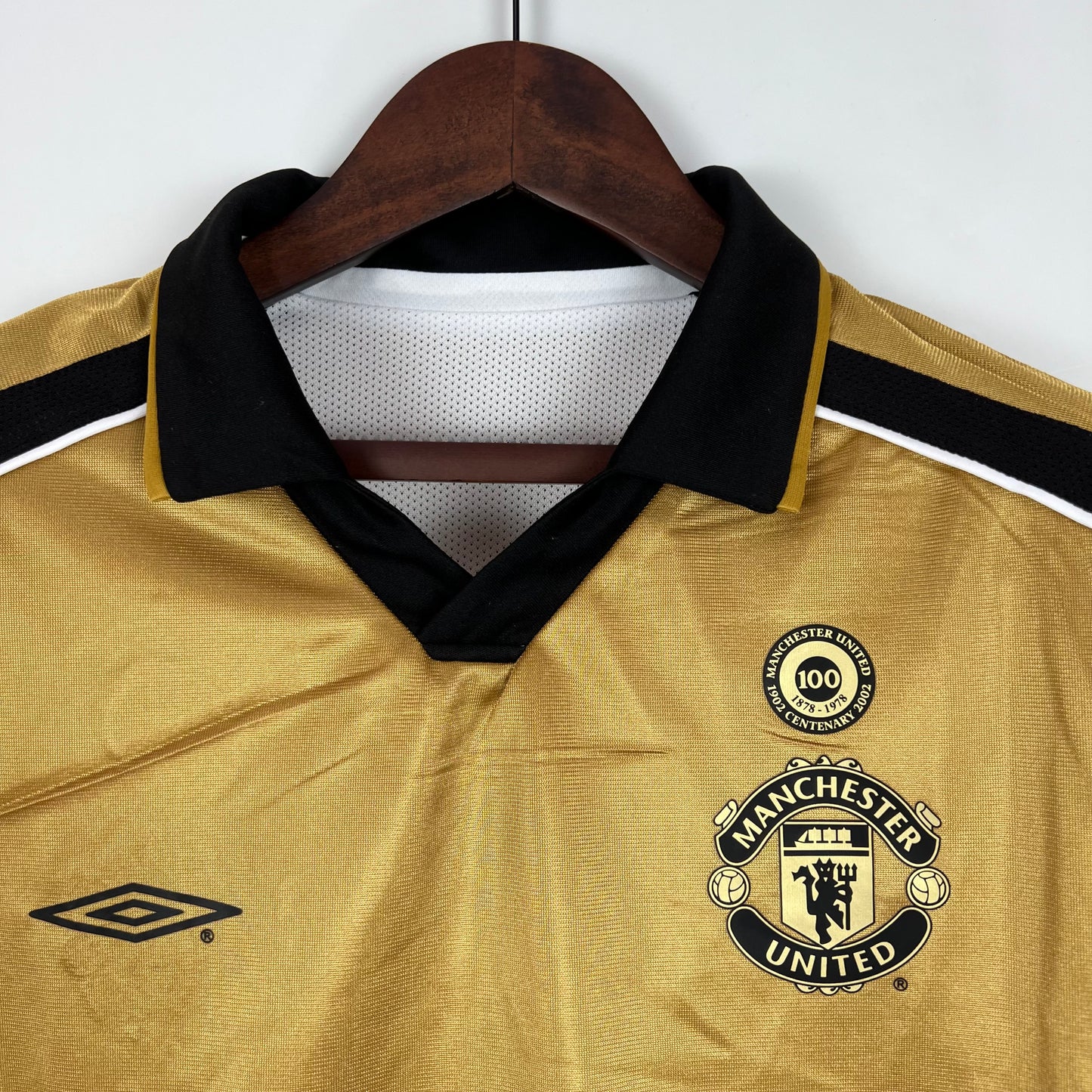 Camisa Retrô do Manchester United 2001/2002 (Dupla Face)
