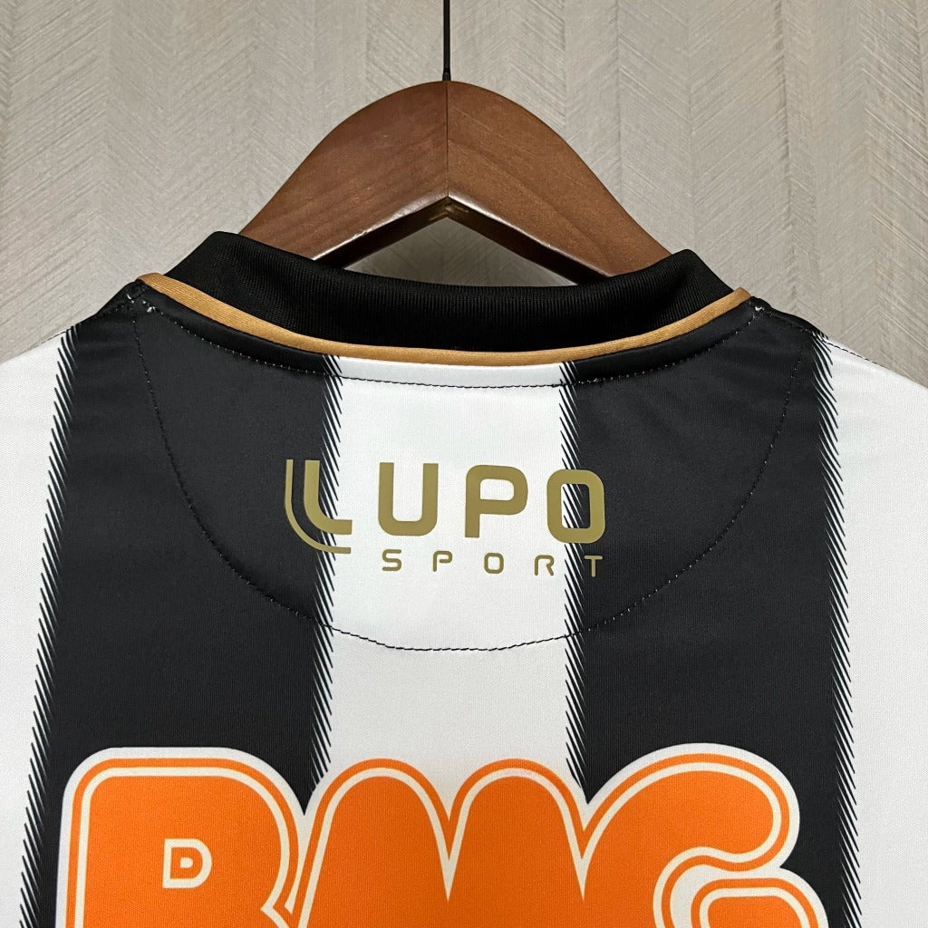 Camisa Retrô do Atlético Mineiro Titular 'Ronaldinho 10 + Patch Libertadores" 2013