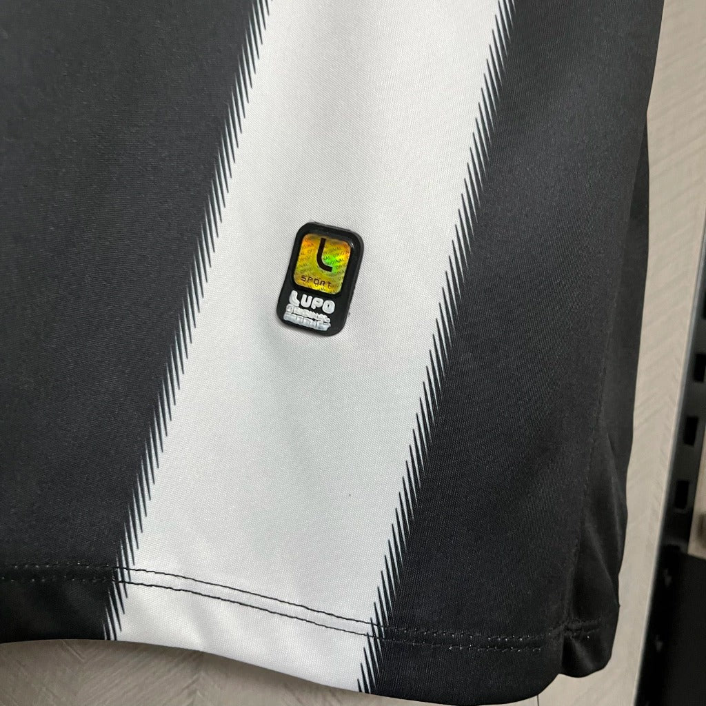 Camisa Retrô do Atlético Mineiro Titular 'Ronaldinho 10 + Patch Libertadores" 2013