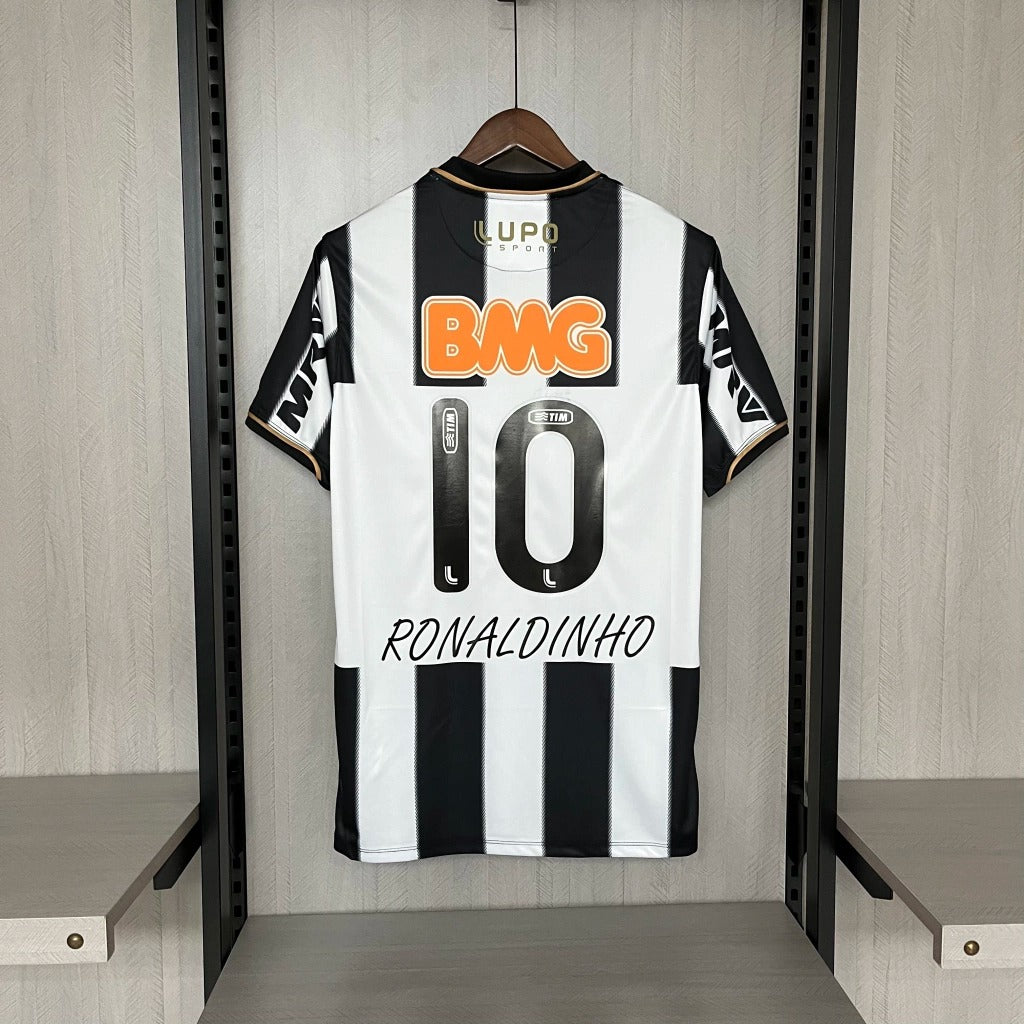 Camisa Retrô do Atlético Mineiro Titular 'Ronaldinho 10 + Patch Libertadores" 2013