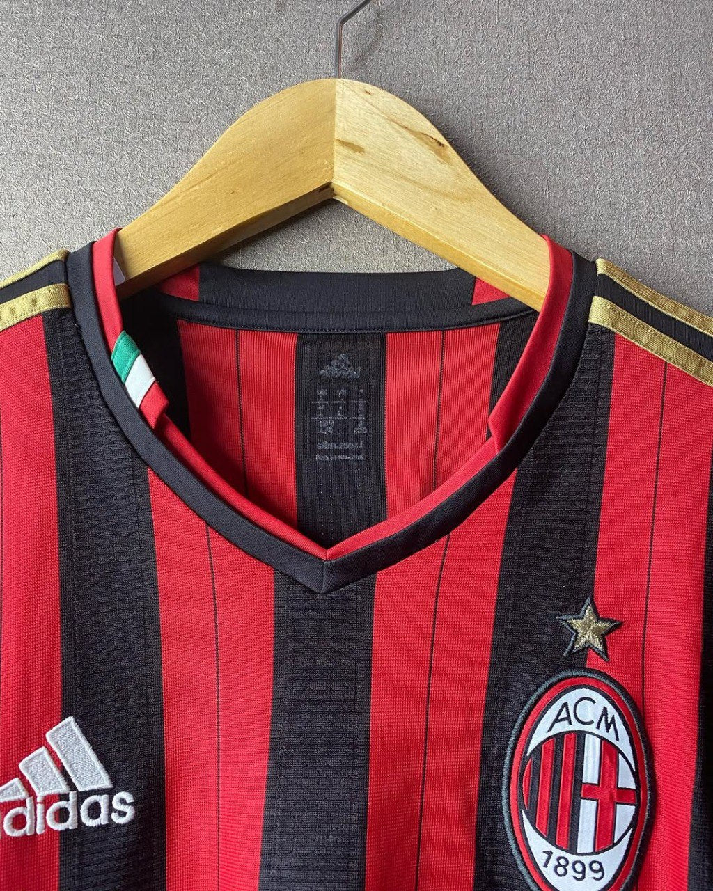Camisa Manga Longa Retrô do Milan Titular 2013/2014 “Kaká 22” + “Patch’s Champions League”