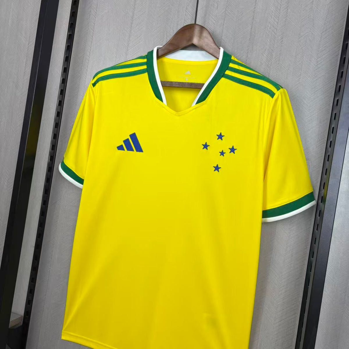 Camisa do Cruzeiro Edição Especial "Brasil Copa" 2026/2027