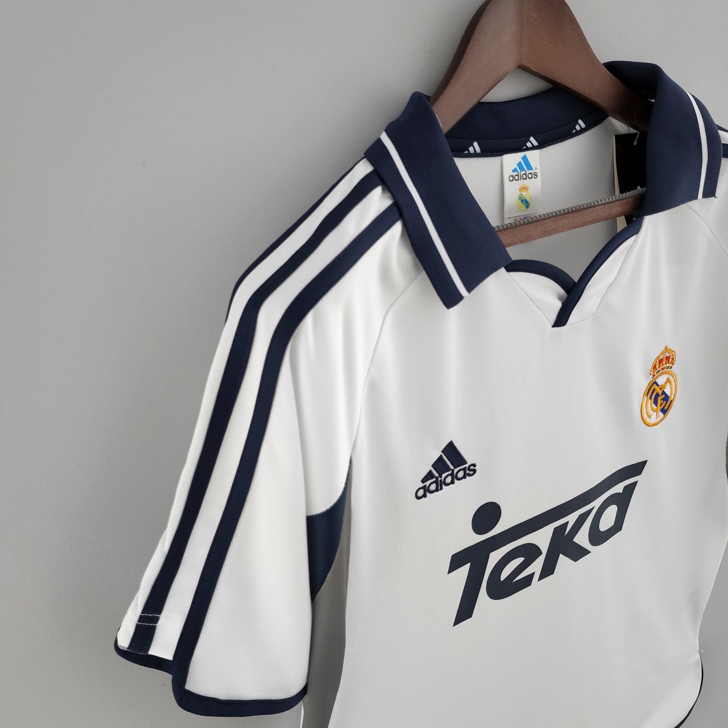 Camisa Retrô do Real Madrid Titular 2000/2001